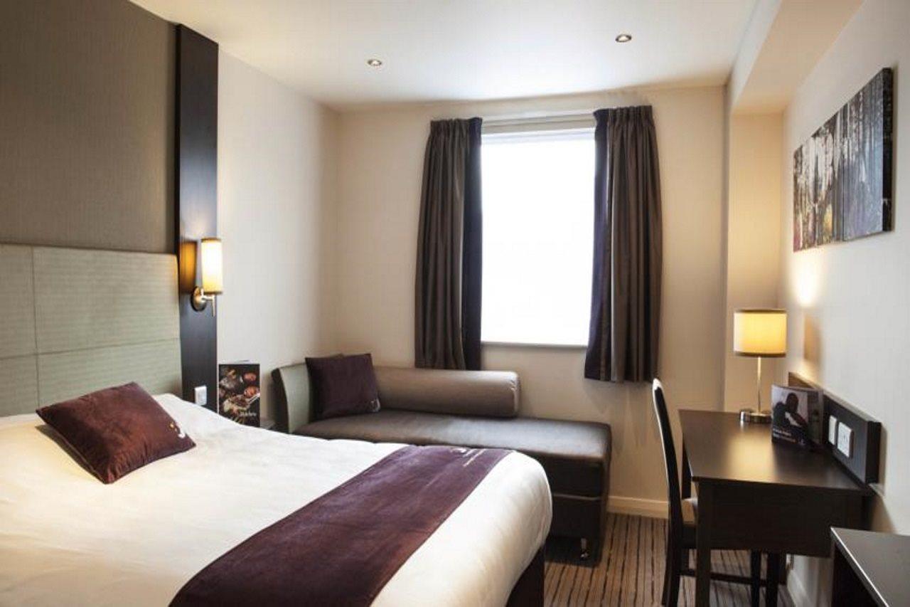 Premier Inn Maidenhead Town Centre Exterior foto
