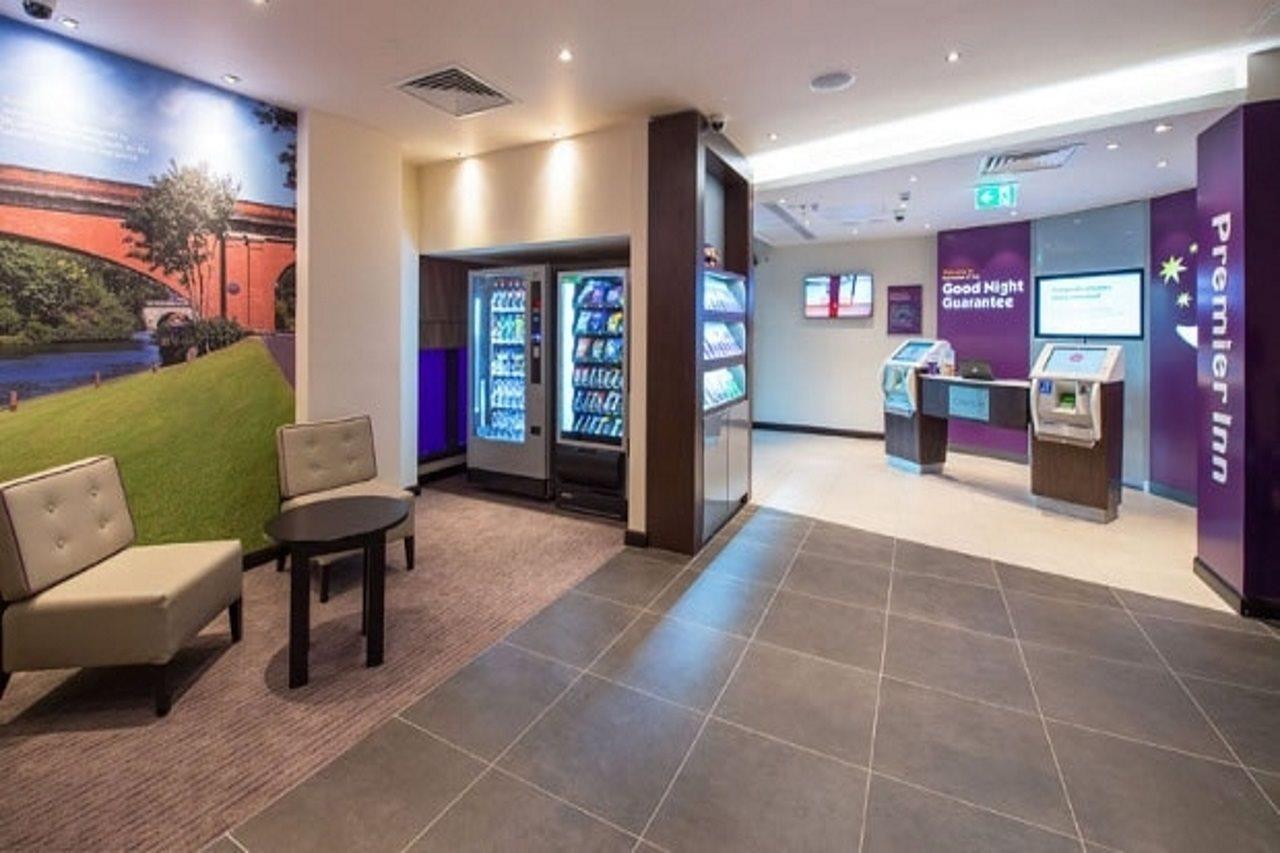 Premier Inn Maidenhead Town Centre Exterior foto